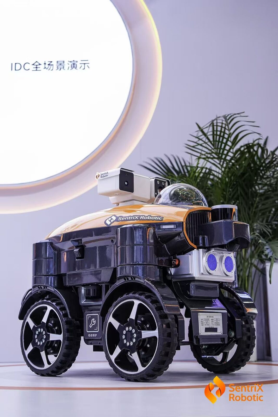 Outdoor patrol robot