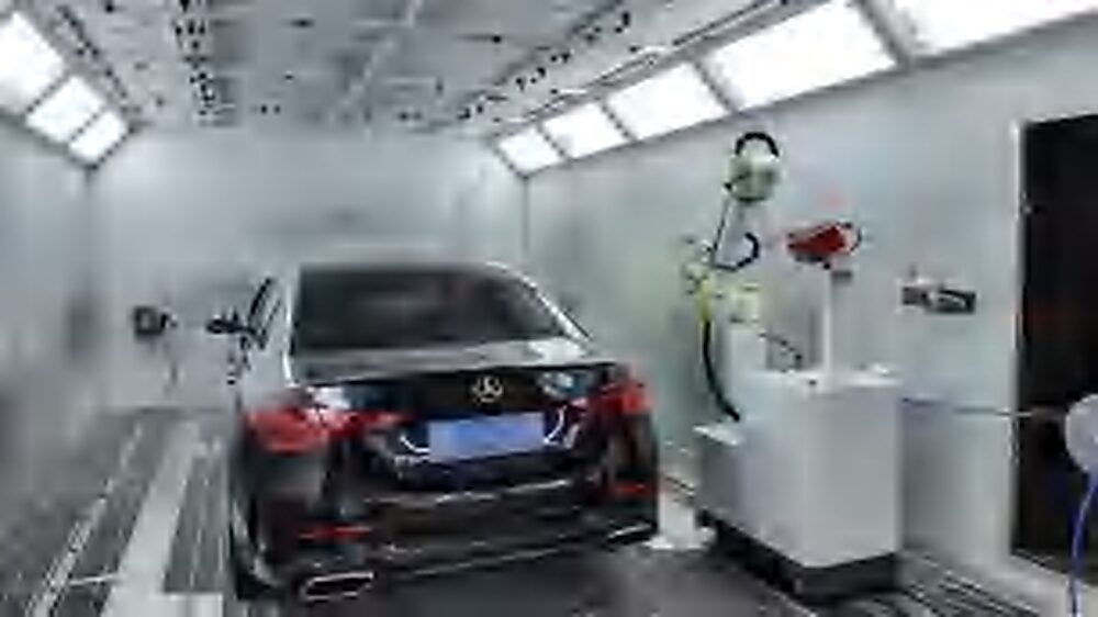 Auto Repair Shop Spraying Cobot