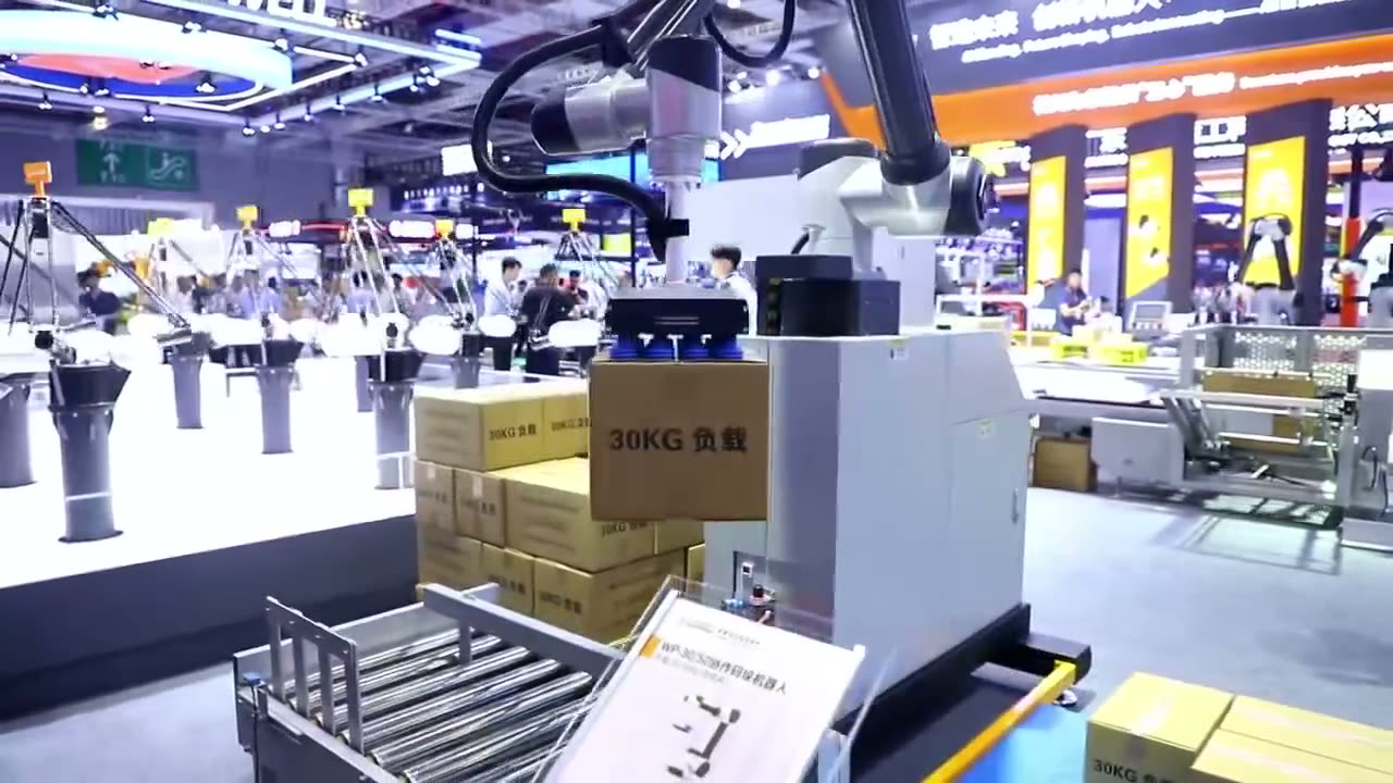 Palletizing cell at the CIIF booth