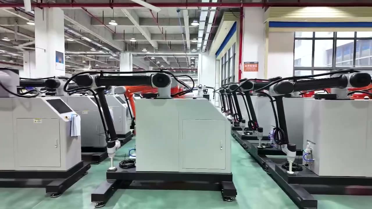 Cobot palletizers on the production line