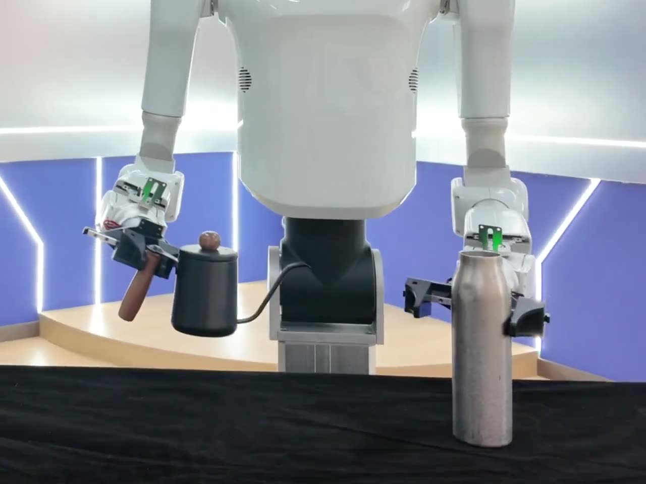 Dual-arm robot pouring and handling